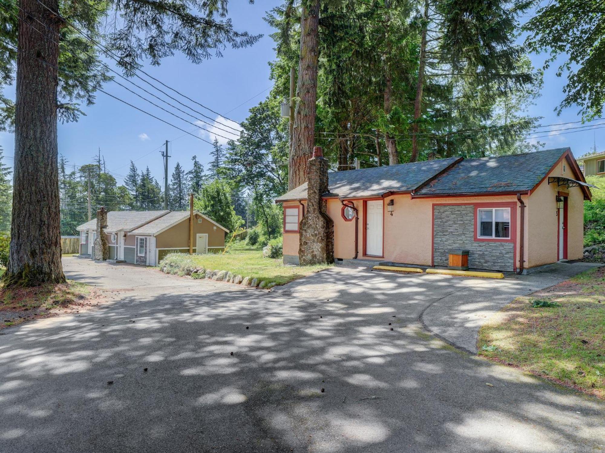 Malahat Bungalows Motel Exterior photo