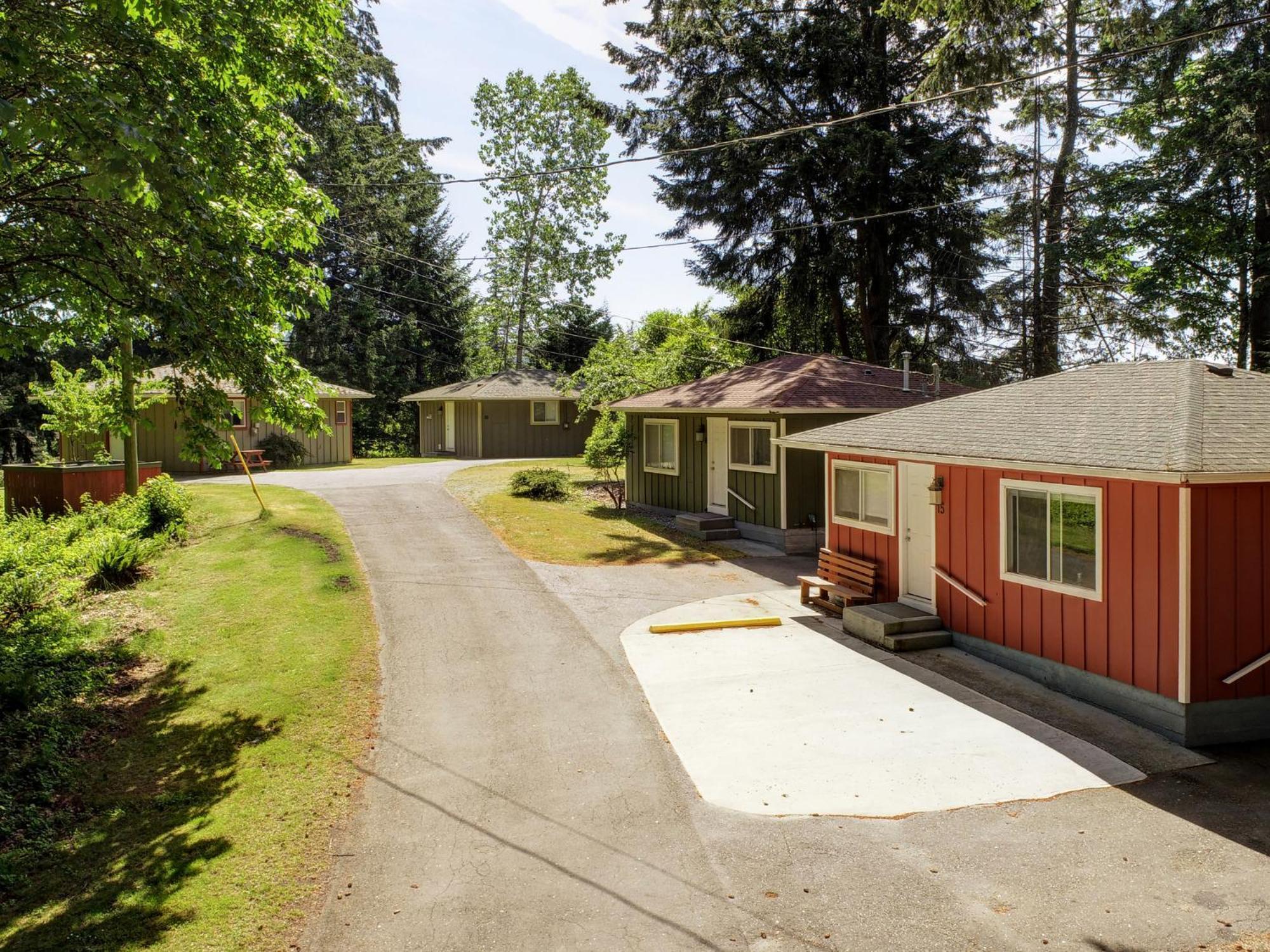 Malahat Bungalows Motel Exterior photo