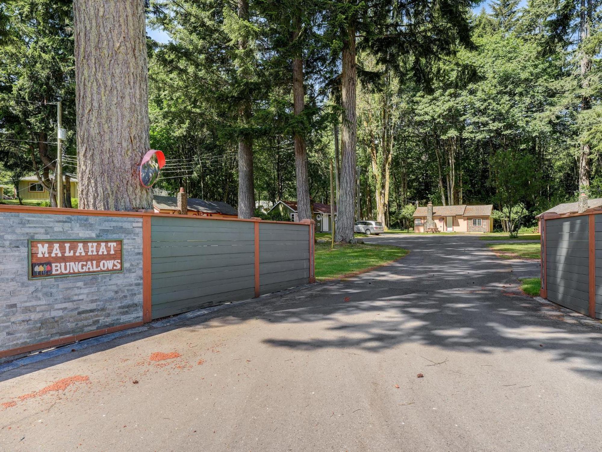 Malahat Bungalows Motel Exterior photo