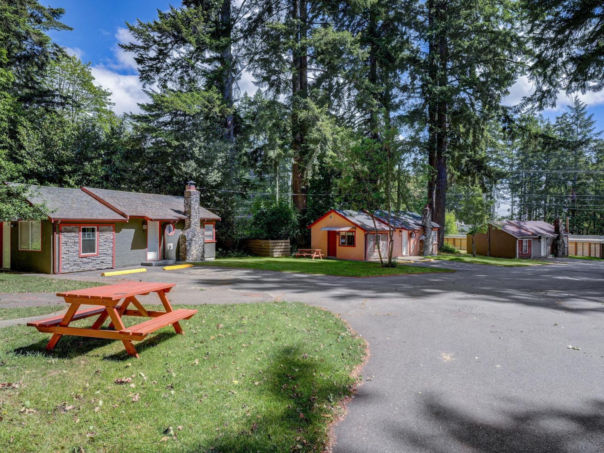 Malahat Bungalows Motel Exterior photo